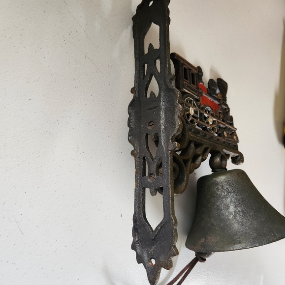 Vintage Door Bell Train Locomotive Cast Iron Rustic Farmhouse Wall Mount Dinner - Picture 6 of 10